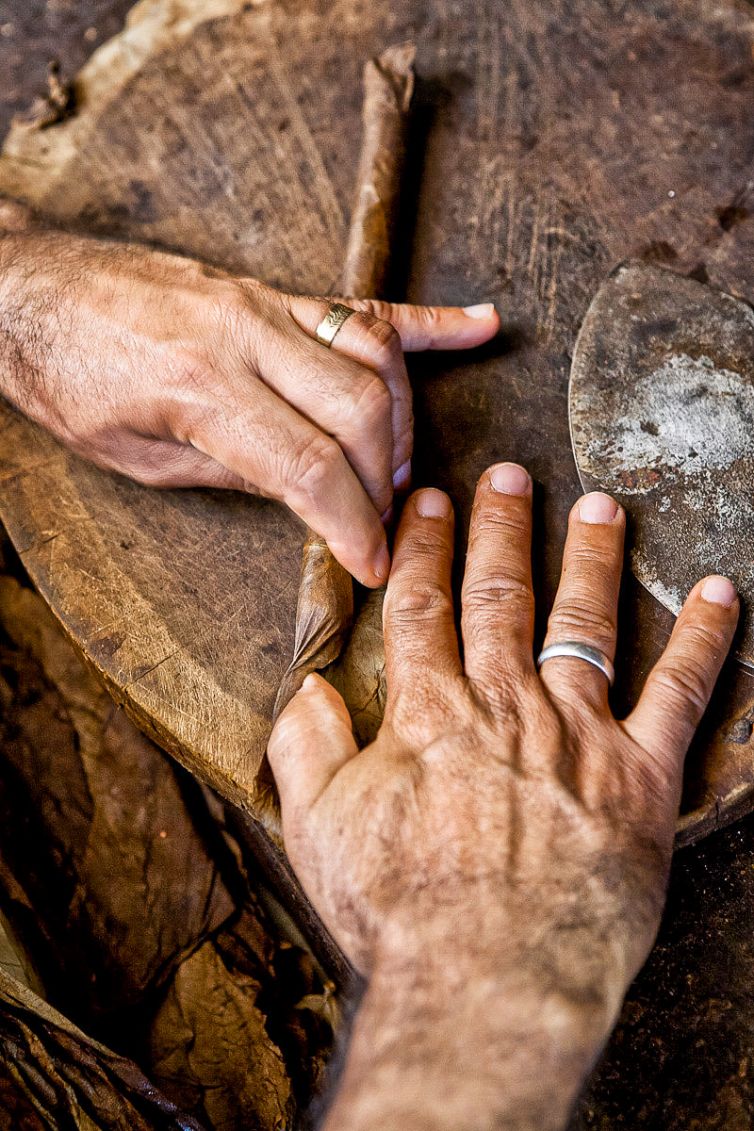 Cigar Photography - A Journey From Cultivated Seed To Distinguished Smoke - Sorting, Blending, & Rolling - Dominican Republic - Palm Island Creative