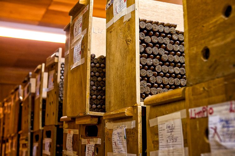 Cigar Photography - A Journey From Cultivated Seed To Distinguished Smoke - Finishing & Labeling - Dominican Republic - Palm Island Creative