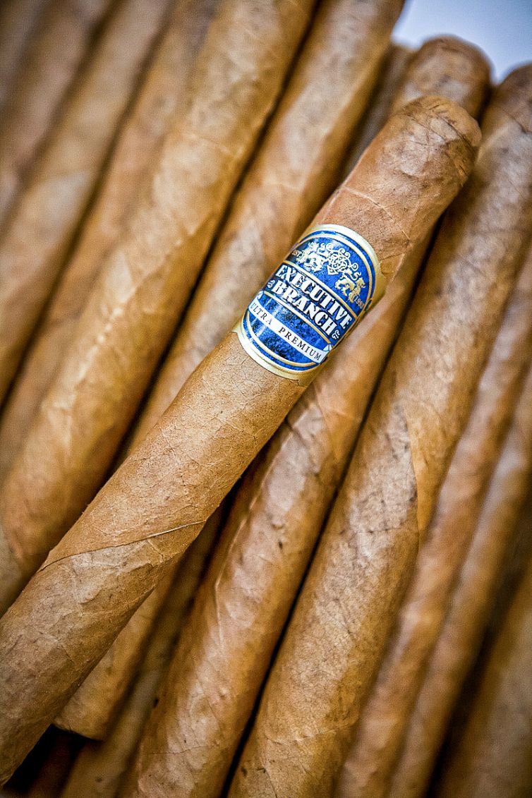 Cigar Photography - A Journey From Cultivated Seed To Distinguished Smoke - Finishing & Labeling - Dominican Republic - Palm Island Creative