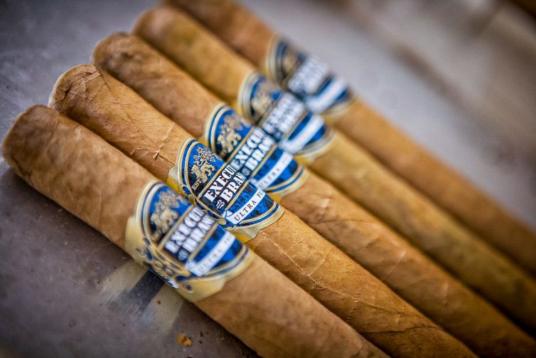 Cigar Photography - A Journey From Cultivated Seed To Distinguished Smoke - Finishing & Labeling - Dominican Republic - Palm Island Creative