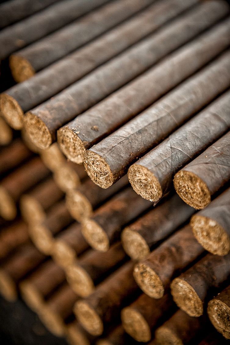 Cigar Photography - A Journey From Cultivated Seed To Distinguished Smoke - Finishing & Labeling - Dominican Republic - Palm Island Creative